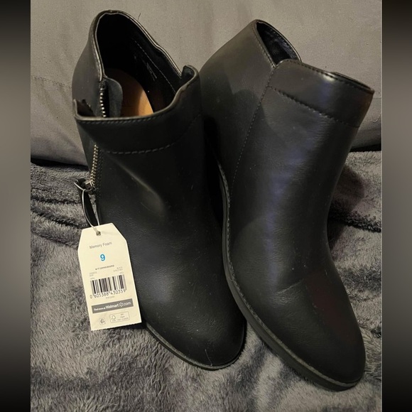 booties - Picture 1 of 2